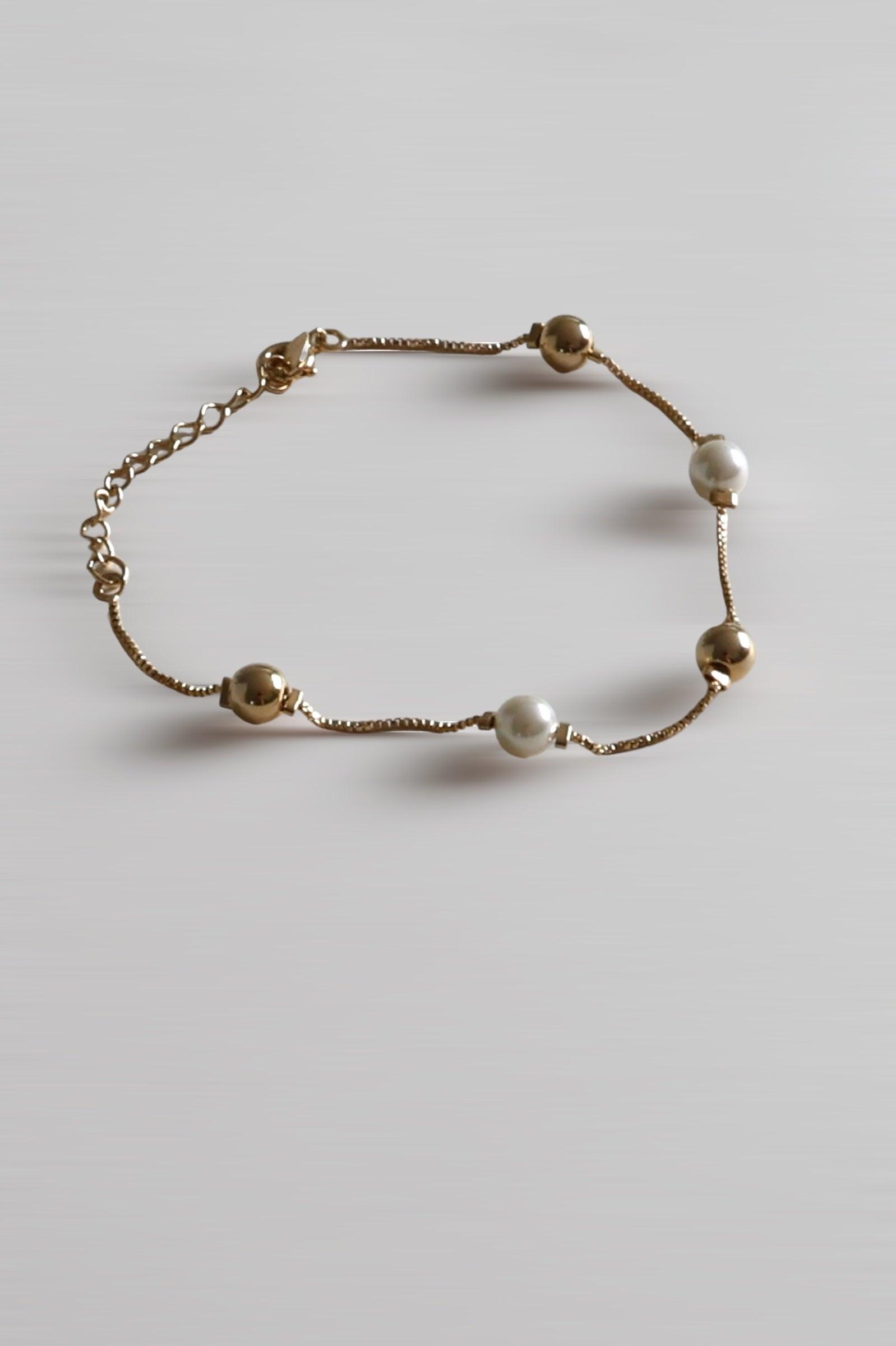 Pearl & Gold Bead Box Chain Bracelet - Iane Jewelry