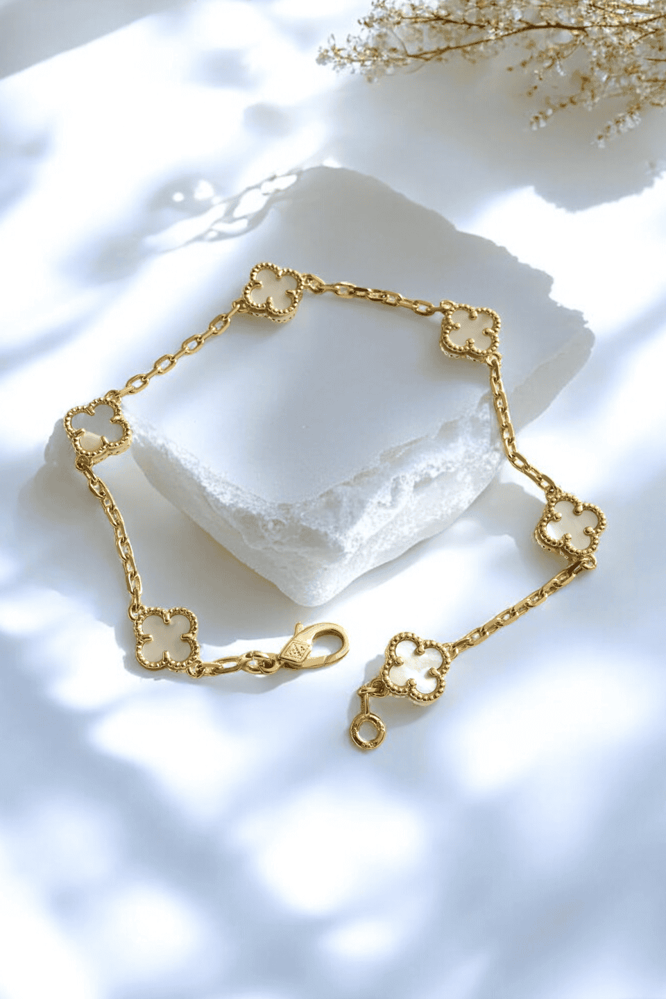 Gold Clover Leaf Bracelet - Iane Jewelry