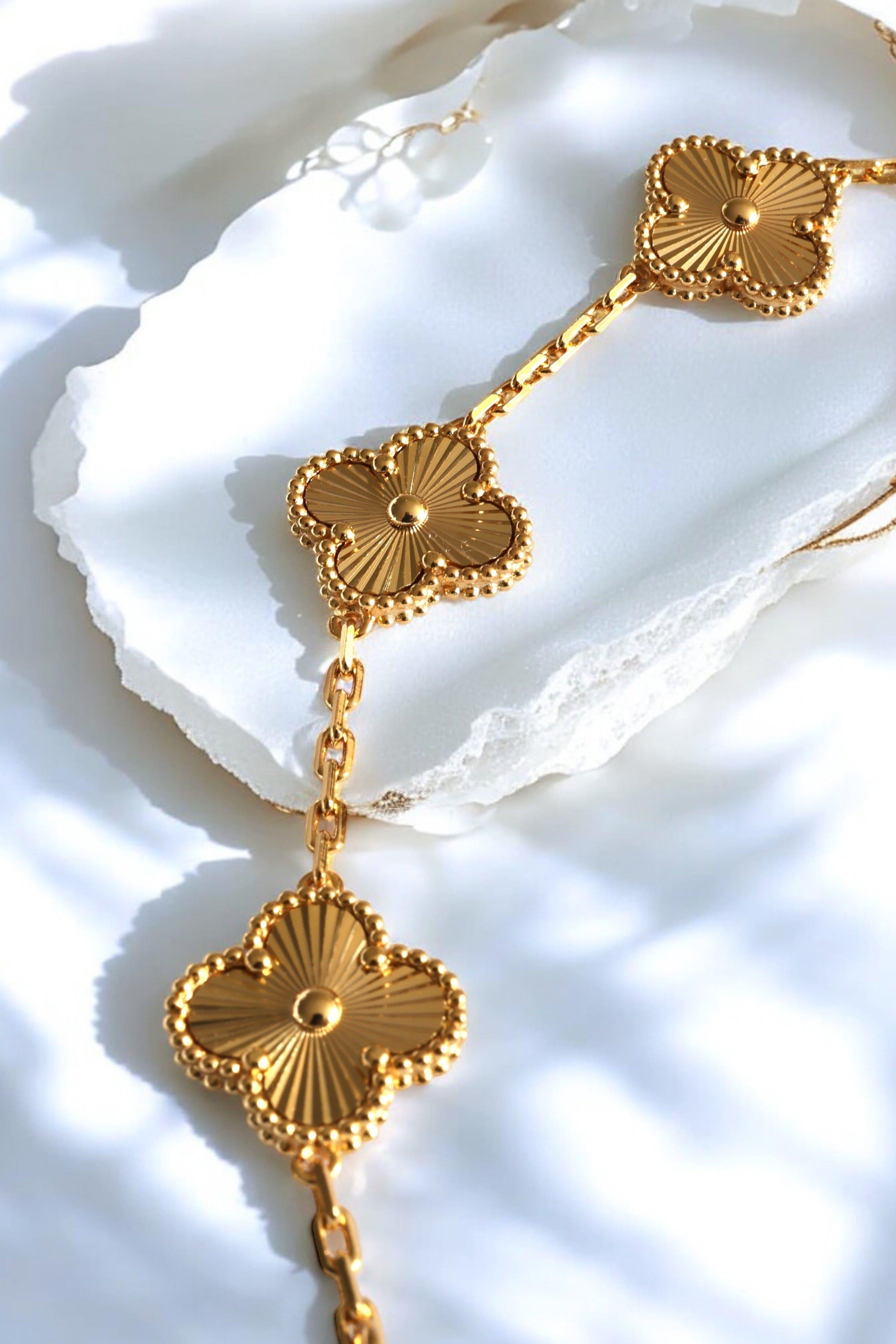 Gold Clover Leaf Bracelet - Iane Jewelry