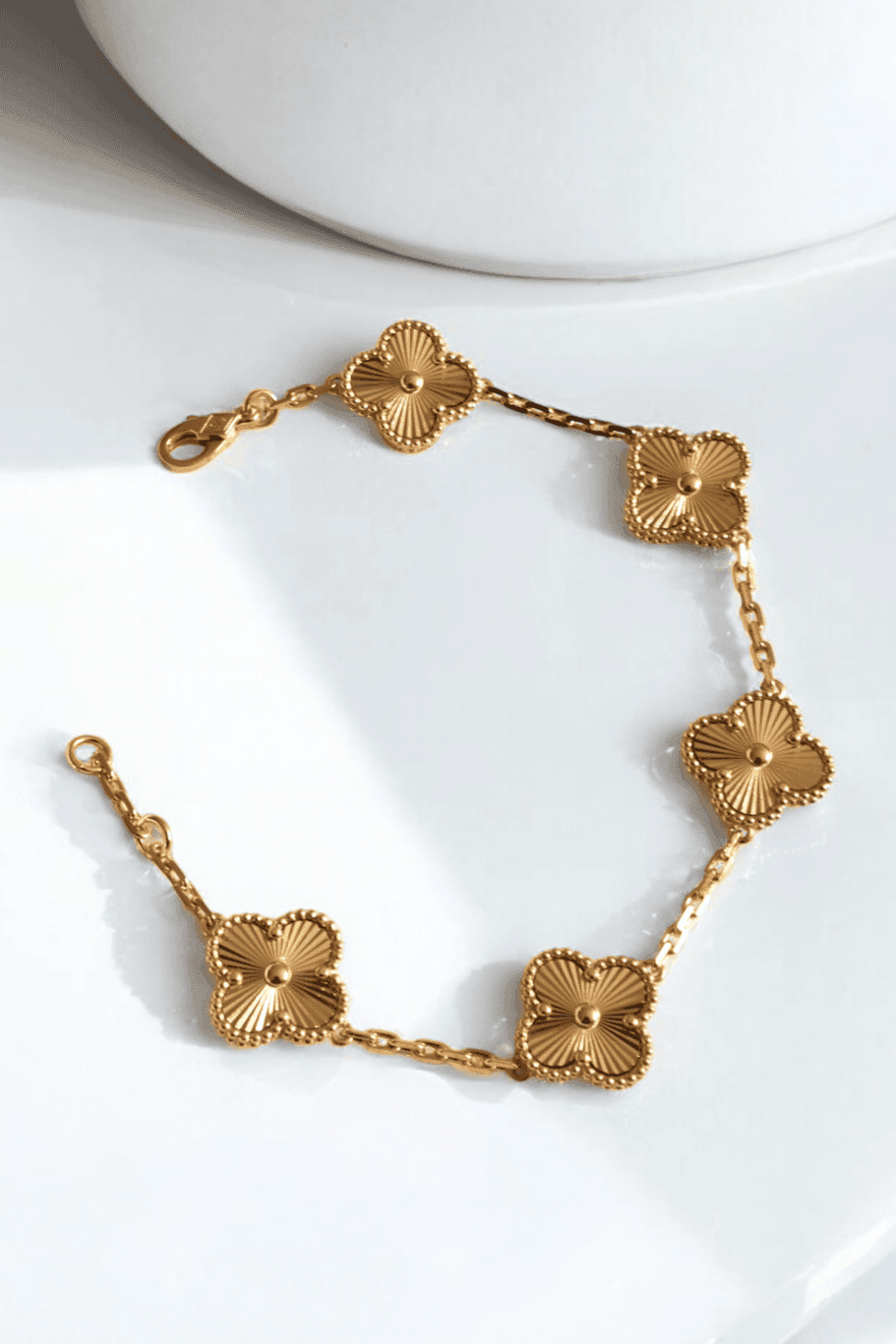 Gold Clover Leaf Bracelet - Iane Jewelry